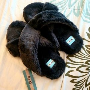 TOMS slippers size 7